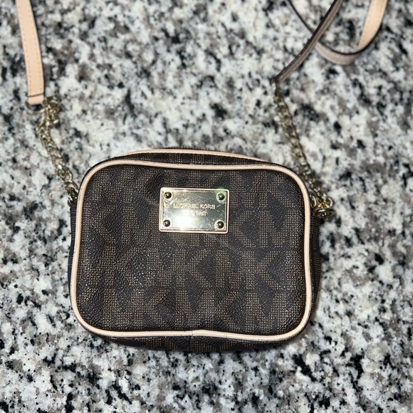 Michael Kors Signature Jet Set Leather Mini Chain Crossbody - Picture 3 of 6